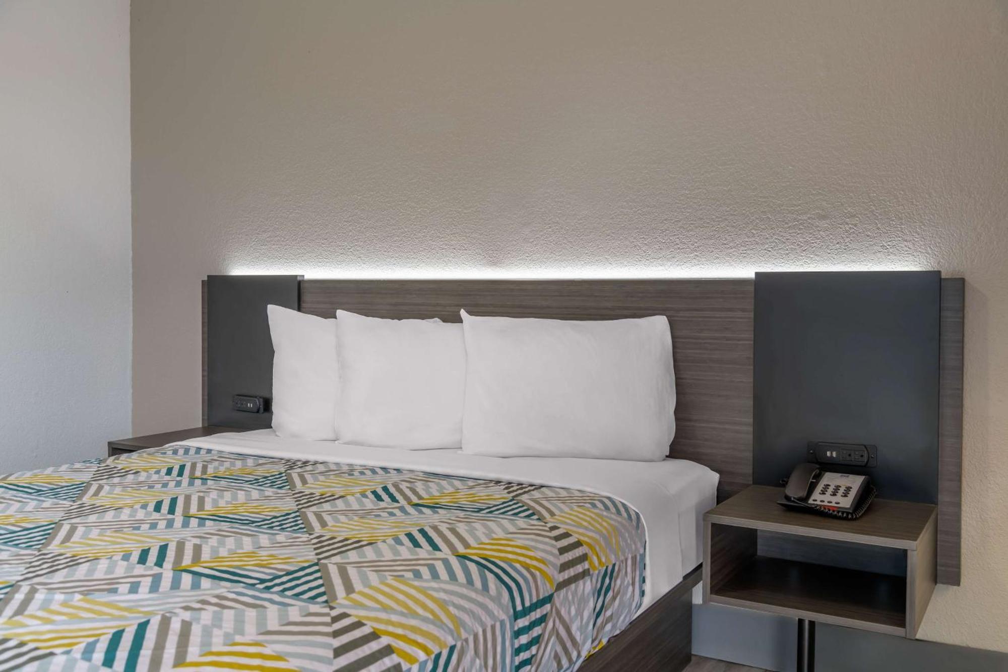 Home 6 Motel Topeka Dış mekan fotoğraf