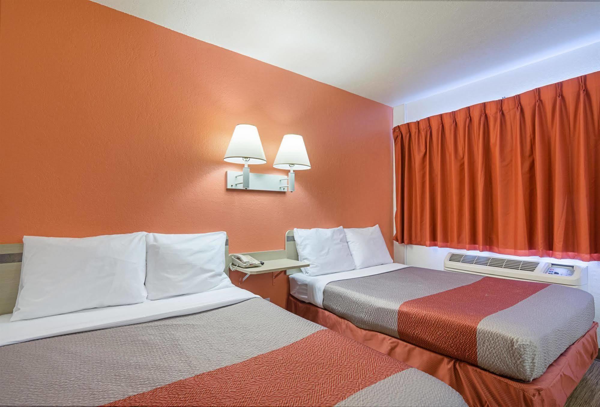 Home 6 Motel Topeka Dış mekan fotoğraf